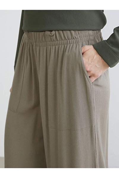LC Waikiki Καφέ γυναικείο παντελόνι με ελαστική μέση και φαρδύ πόδι
