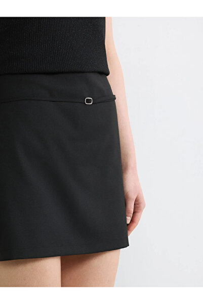LC Waikiki Μαύρη μίνι φούστα με φερμουάρ στη μέση