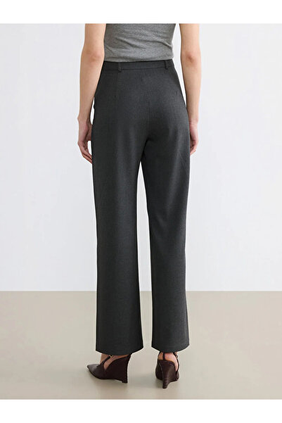 LC Waikiki Γυναικείο υφασμάτινο παντελόνι με πλισέ, σε χαλαρή γραμμή και φαρδ...