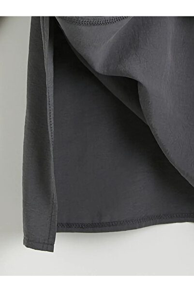 LC Waikiki Γκρι διπλόστρωτο γυναικείο κιμονό με υφή και υφασμάτινη υφή, από μ...