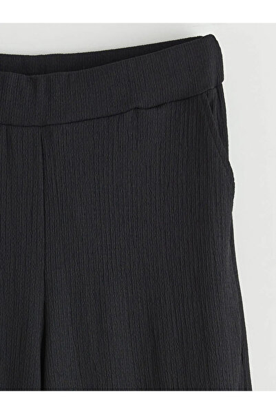 LC Waikiki Μαύρο γυναικείο παντελόνι με ελαστική μέση με υφή φαρδύ πόδι