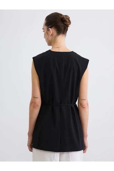 LC Waikiki Μαύρο γυναικείο σετ με λαιμόκοψη V και μέση σε σχήμα V, Ζώνη τεμάχ...