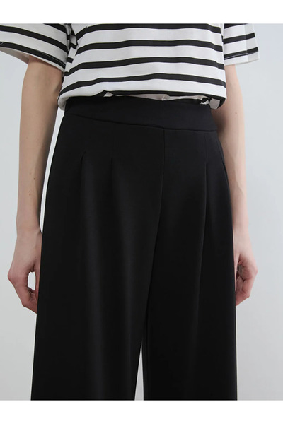 LC Waikiki Μαύρο γυναικείο υφασμάτινο παντελόνι Standard Fit Με πιέτες