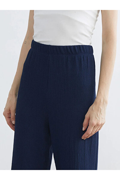 LC Waikiki Γυναικείο παντελόνι με ελαστική μέση σε μπλε ναυτικό χρώμα