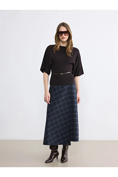 LC Waikiki Καφέ πουλόβερ γυναικείο πλεκτό με λαιμόκοψη καγιόκ και ζώνη στη μέση