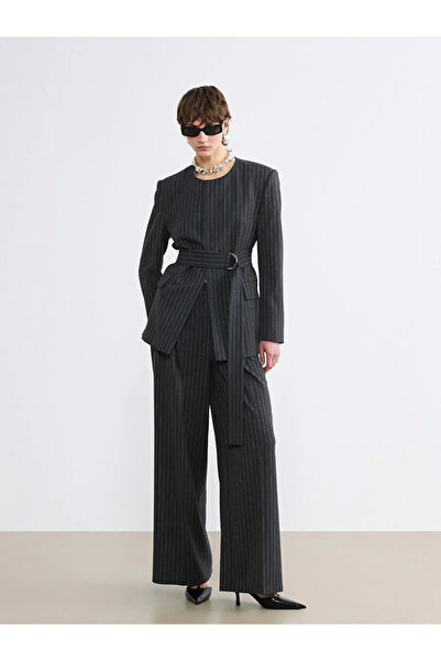 LC Waikiki Γκρι ριγέ γυναικείο παντελόνι από ύφασμα με πλισέ, σε χαλαρή γραμμή