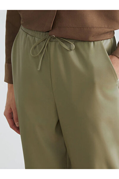 LC Waikiki Γυναικείο δερμάτινο παντελόνι σε χρώμα χακί με σχέδιο καρότο