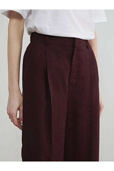 LC Waikiki Γυναικείο παντελόνι από πλισέ ύφασμα με ελαστική μέση σε μπορντό χ...