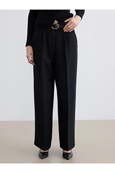 LC Waikiki Μαύρο γυναικείο παντελόνι από πλισέ ύφασμα με ζώνη στη μέση