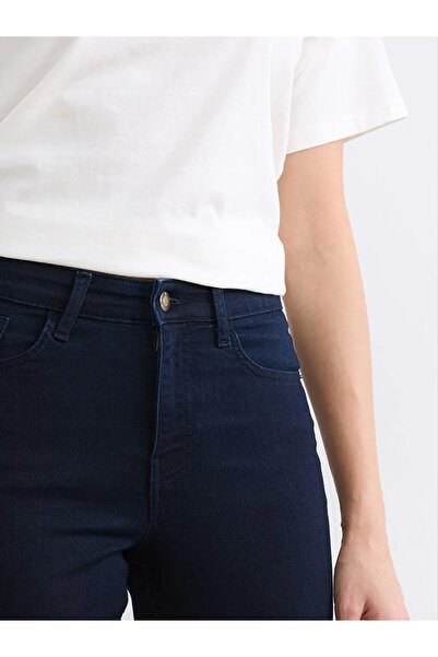 LC Waikiki Γυναικείο τζιν παντελόνι σε μπλε ναυτικό χρώμα με ψηλή μέση και σχ...