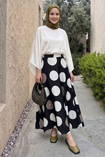 InStyle Μεγάλη φούστα από σιφόν σατέν με σχέδιο πουά σε μαύρο χρώμα