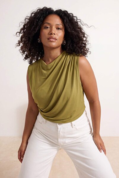 Trendyol Curve Πράσινη μπλούζα με ψηλό γιακά και λεπτομέρεια με κορδόνι, αμάν...