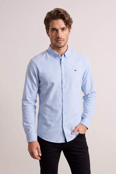 Trendyol Kollektion Hellblaues, normal geschnittenes, gewebtes Sommerhemd für...