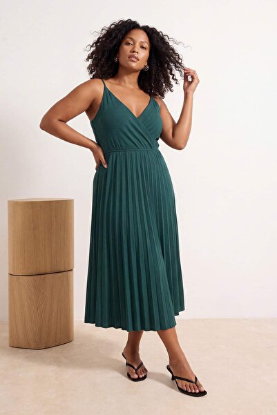 Trendyol Curve Σμαραγδί Πράσινο Πλεκτό Φόρεμα Καμιζόλας σε Μεγάλο Μέγεθος TBB...