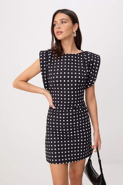 Συλλογή Trendyol Μαύρο Μίνι Υφαντό Φόρεμα με Πουά και Ανοιχτή Πλάτη TWOSS26EL...