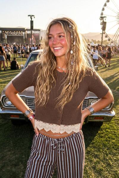 Συλλογή Trendyol Μπλούζα πλεκτή κοτλέ με λεπτομέρεια από δαντέλα βιζόν TWOSS2...