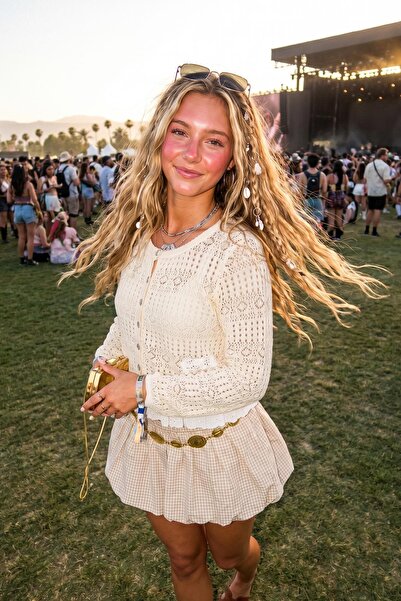 Συλλογή Trendyol Πέτρινη δαντέλα στο τελείωμα της φούστας, διακοσμημένη με δι...