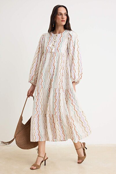 Trendyol Modest Εκρού φόρεμα με επένδυση και λεπτομέρεια κεντήματος, με λεπτο...