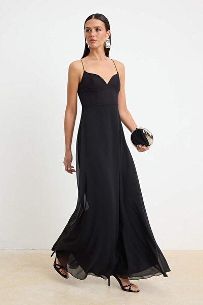 Συλλογή Trendyol Μαύρο Μάξι Φόρεμα από Σιφόν με Απλή Ύφανση για Βραδινή Έξοδο...