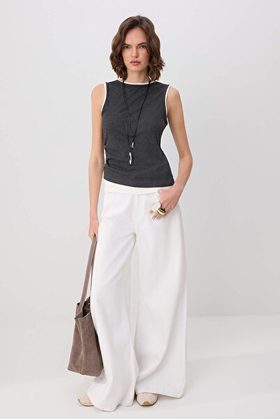 Συλλογή Trendyol Μπεζ Πλεκτή Μπλούζα με ίσια εφαρμογή και λαιμόκοψη ποδηλάτου...