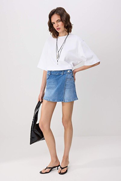 Συλλογή Trendyol Μπλε διπλόκουμπο τζιν σορτς φούστα με ψηλή μέση και λίγη ελα...