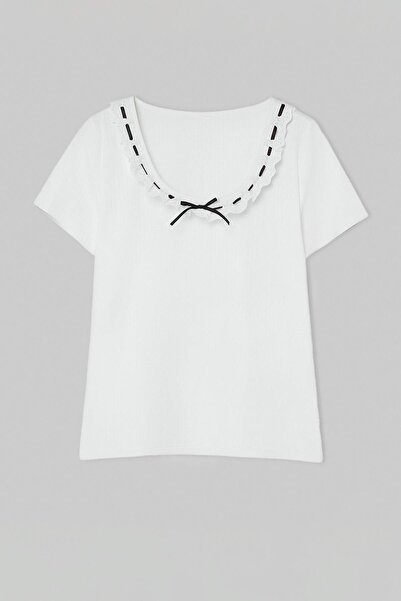 Trendyol Curve Λεπτομερής πλεκτή μπλούζα με λευκό γιακά σε μεγάλο μέγεθος TBB...