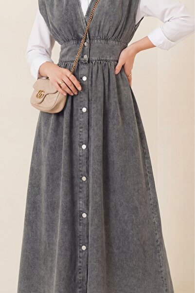 Modamorfo Τζιν με κουμπιά σε όλο το μήκος, με λαιμόκοψη V και μηδενικά μανίκι...