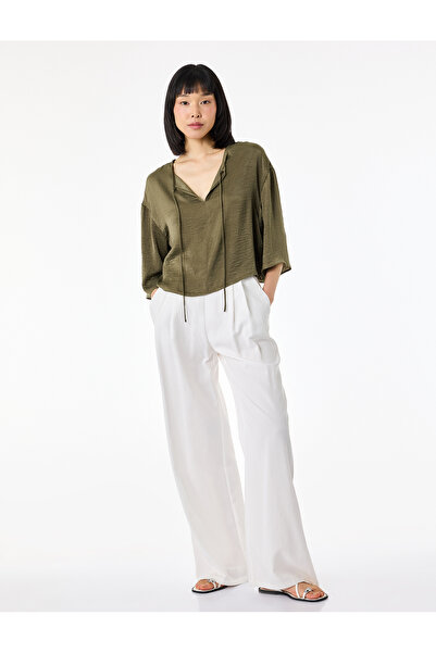 Koton Σατέν μπλούζα με κοντό μανίκι, στρογγυλή λαιμόκοψη και δέσιμο, από ύφασ...