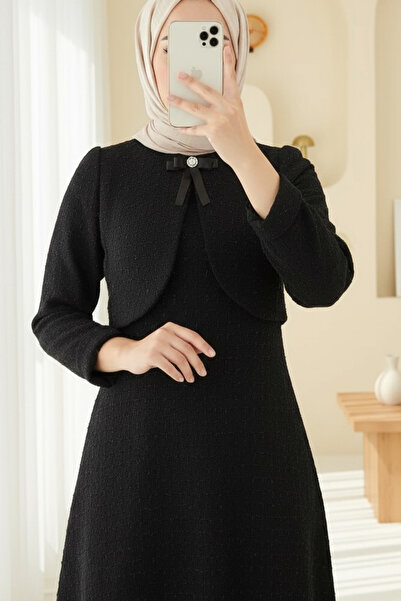 Modamorfo Φόρεμα με λεπτομέρεια από γκλίτερ και καρφίτσα - μαύρο