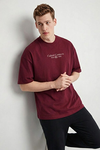 COMBİNE MİCHAİL Ανδρικό μπλουζάκι με στάμπα κειμένου, υπερμεγέθη, μπορντό