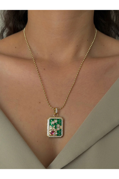 h&b design jewel قلادة من الفولاذ بتفاصيل نحلة خضراء على شكل قرص العسل