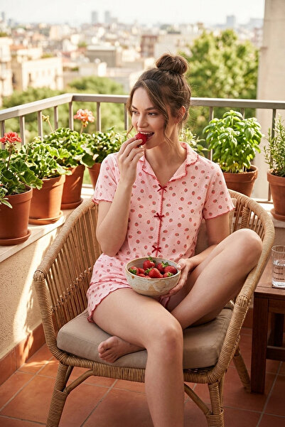 Lela Σετ πιτζάμες με σχέδια και λαιμόκοψη V σε κανονική εφαρμογή με σορτς ΣΕΤ...