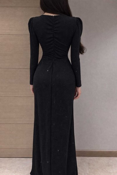BROOKLYN STYLE فستان سهرة براق بكسرات جانبية وتفاصيل كريستالية