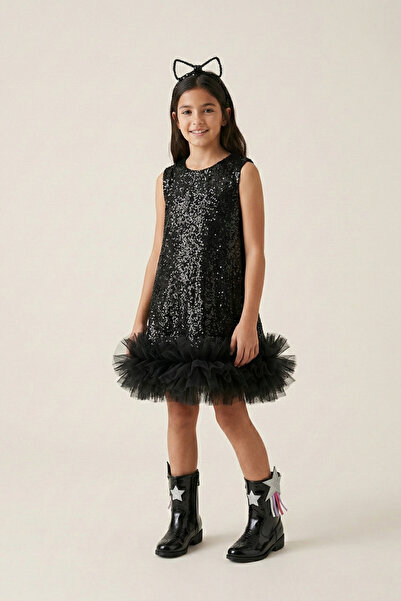 Le Mabelle Κοριτσίστικο φόρεμα με μαύρη παγιέτα και λεπτομέρεια βολάν στο τελ...