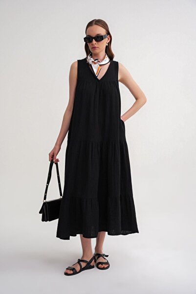 Hiccup Mixray sleeveless muslin midi dress with V-neck and pockets