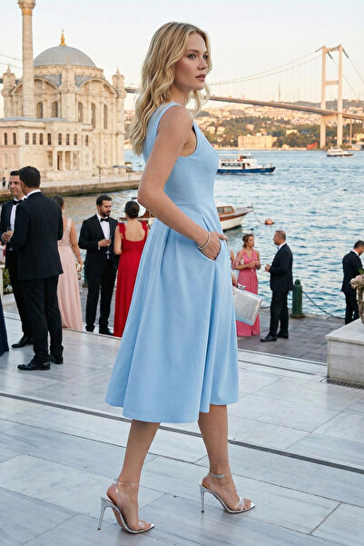 Lela Βραδινό φόρεμα με κανονική εφαρμογή με λαιμόκοψη και πλισέ με τσέπες, μή...