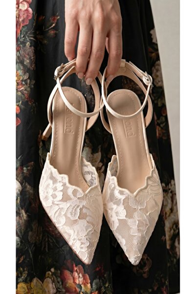 Beyond Γυναικεία βραδινά παπούτσια με λεπτομέρεια από δαντέλα σε μπεζ χρώμα, ...