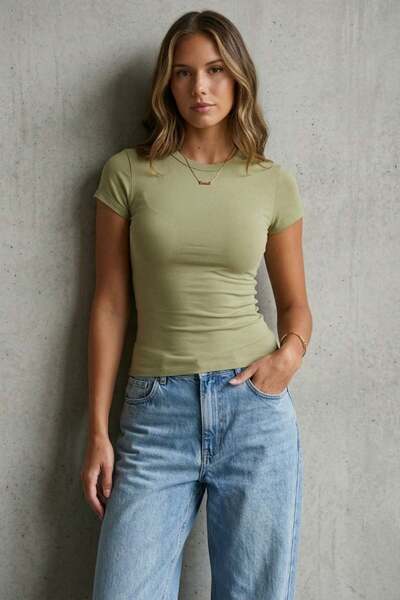 Madmext Ανοιχτό πράσινο γυναικείο μπλουζάκι με λαιμόκοψη Basic Mg2479