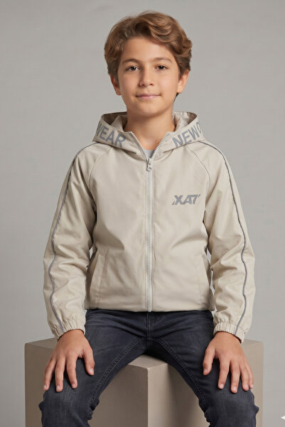 Pina Kids Αγορίστικο εποχιακό παλτό με κουκούλα, ριγέ μανίκια και στάμπα από ...