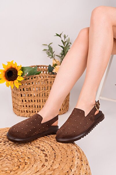 MUGGO Γυναικεία σανδάλια LILLOW από δέρμα σουέντ με χρυσές καρφίτσες και ρυθμ...