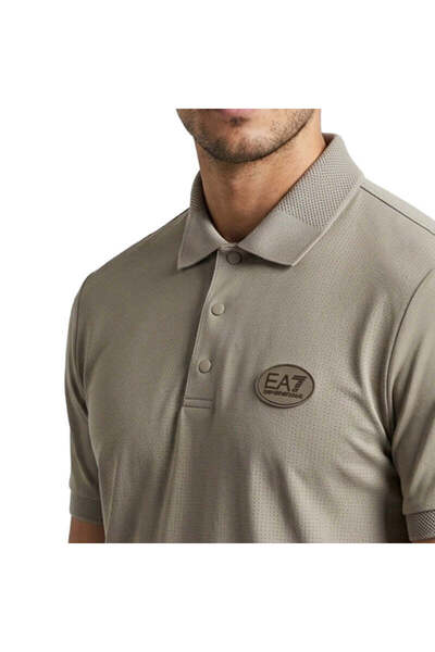 EA7 Erkek Slim Fit Logo Desenli Havalandırma Sağlayan Teknik Kumaş Kısa Kollu Bej Polo Yaka T-Shirt
