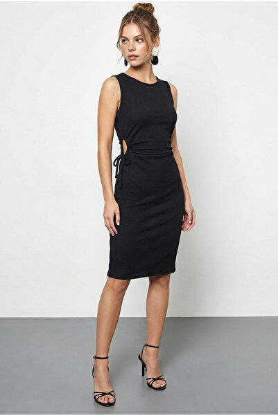 Bianco Lucci Γυναικείο φόρεμα με λαιμόκοψη με λεπτομέρεια παραθύρου 60261559