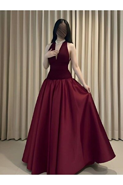 tsuwahen An elegant dress with a modern design that combines sophistication a...