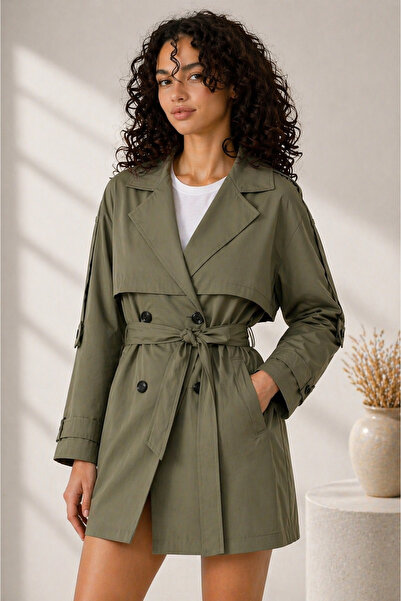 gm giyimarket Νέα σεζόν Γυναικεία κοντή καμπαρντίνα με λεπτομέρεια ζώνης, κου...