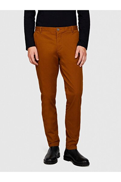 Sisley Fleksibilne uske chino pantalone, muška smeđa majica - 323A4JGCSF03E
