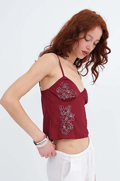 Addax Κεντημένη μπλούζα με ρυθμιζόμενο λουράκι A18019