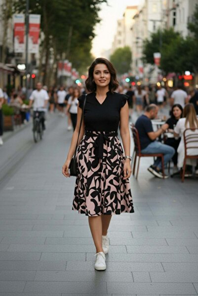 Mossta Φόρεμα κρεπ με λεπτομέρεια με βολάν στο λαιμό και στο μανίκι - Μαύρο