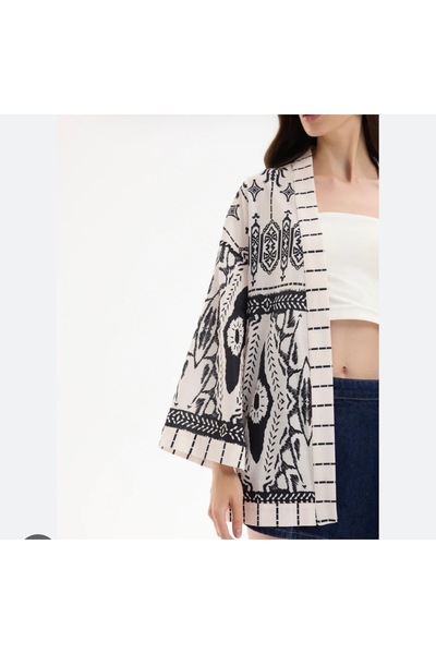MODEL Quzu-Etnik Desenli Kimono