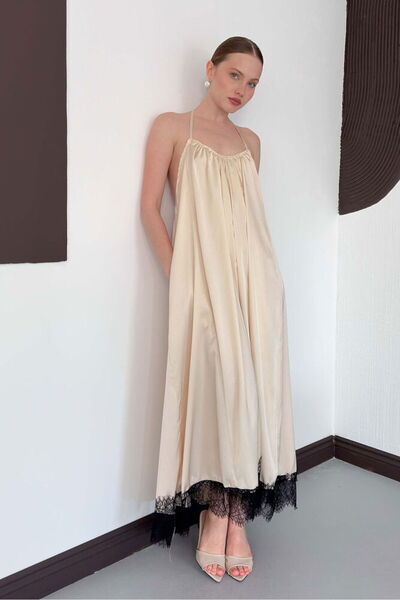 Caddebostan Moda Δαντελένιο φόρεμα με ανοιχτή πλάτη και λεπτομέρειες από σατέ...