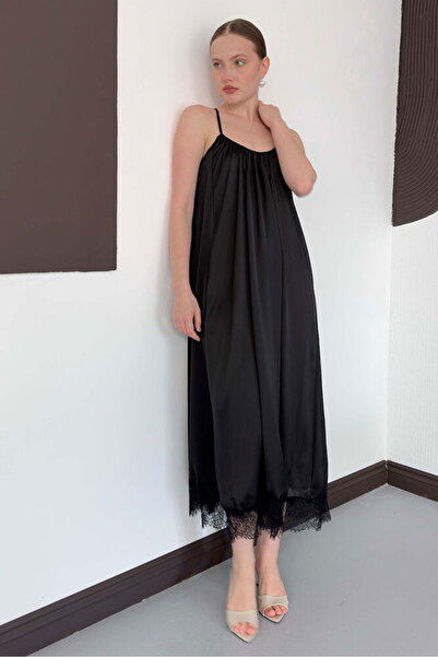 Caddebostan Moda Δαντελένιο φόρεμα με ανοιχτή πλάτη και λεπτομέρειες από σατέ...